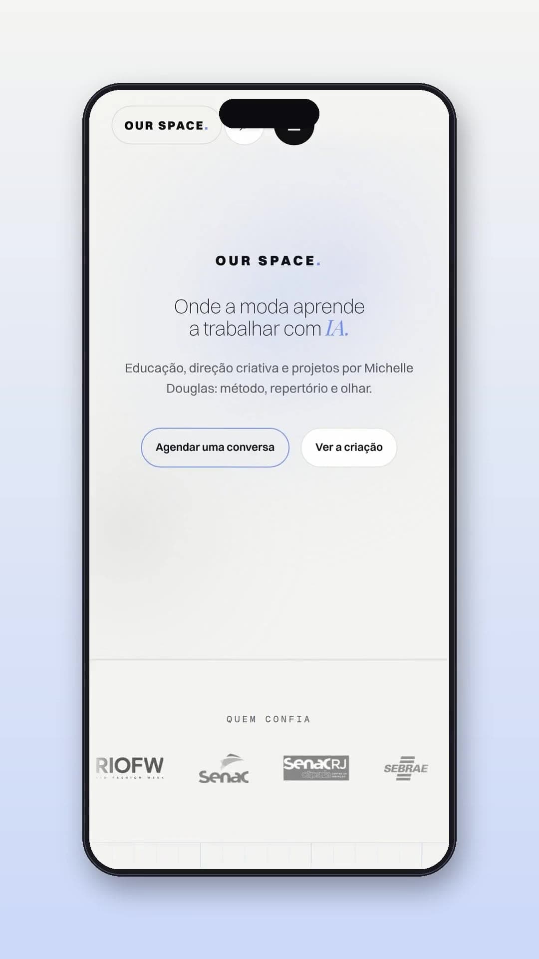 O site novo do OUR SPACE rodando num iPhone · frame do vídeo de navegação