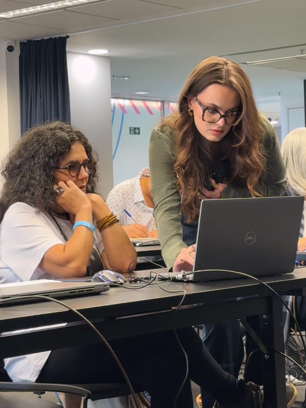 a direção acontece no computador, aluna a aluna · workshop no SENAC Cápsula RJ