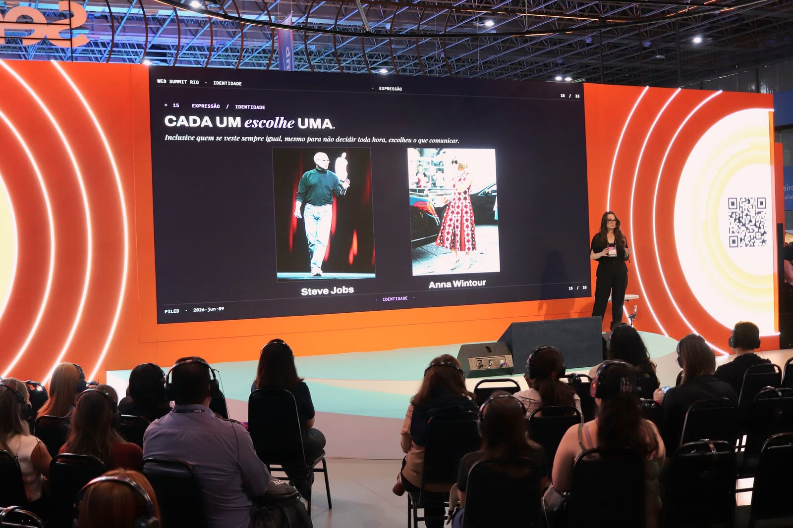 O palco da conversa sobre IA e Moda, no Web Summit Rio 2026