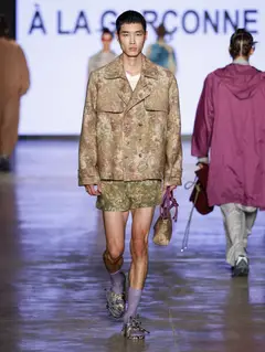 Look 10: jaqueta, shorts