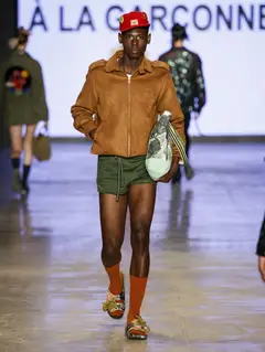 Look 28: jaqueta, shorts