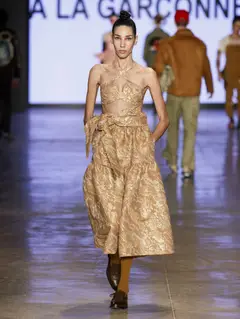 Look 32: top, saia