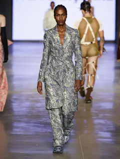 Look 34: blazer, calça