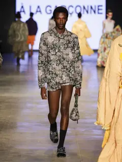 Look 47: camisa, shorts