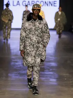 Look 48: casaco, calça