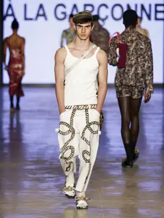 Look 57: regata, calça