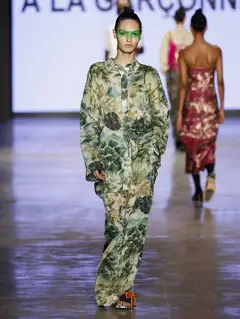 Look 60: camisa, calça
