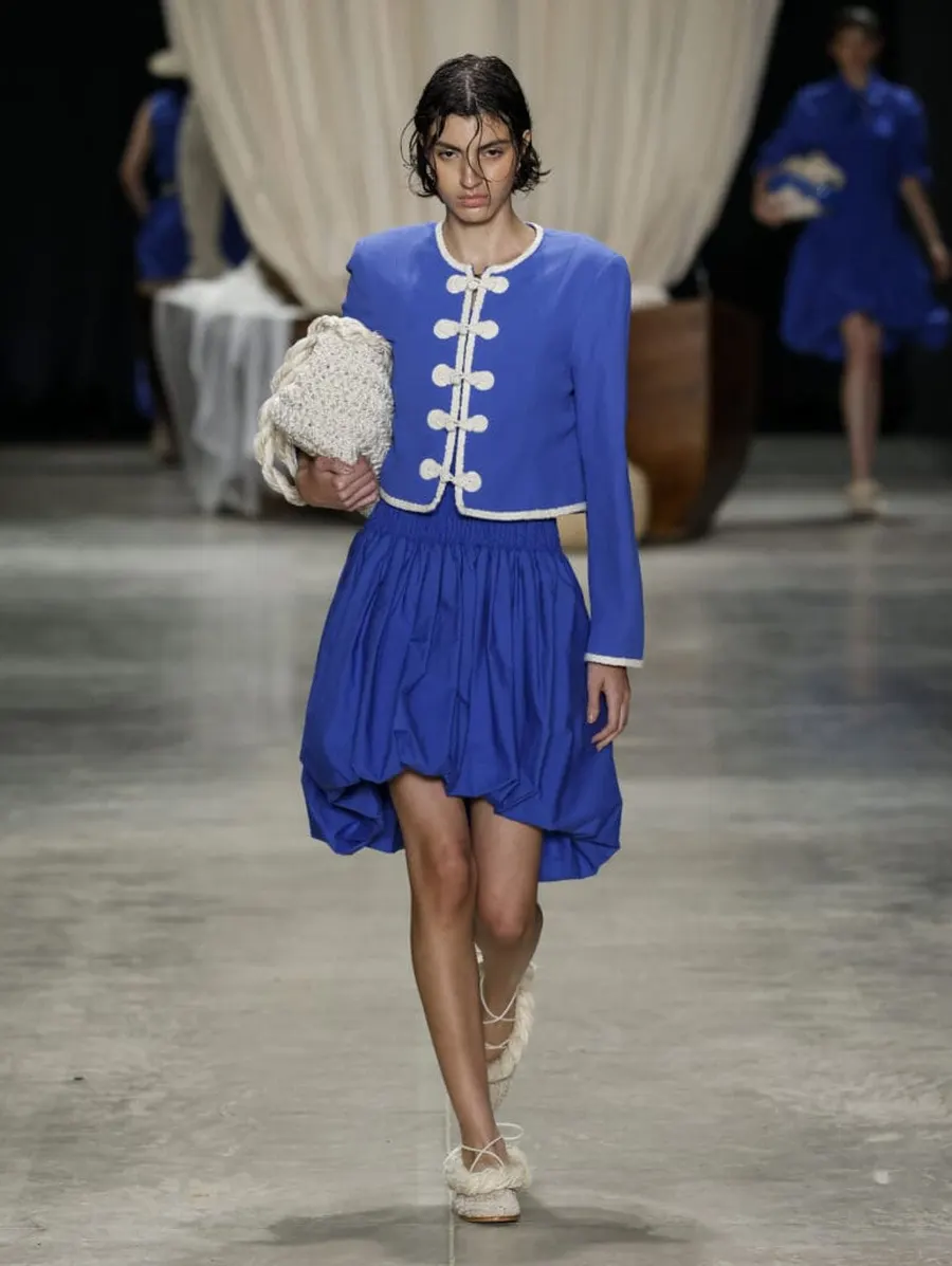 Look 8: jaqueta, saia