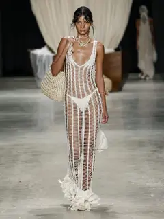Look 13: vestido longo de rede