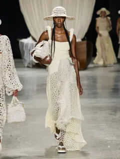 Look 17: regata, saia de rede