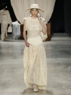 Look 18: vestido, blusa