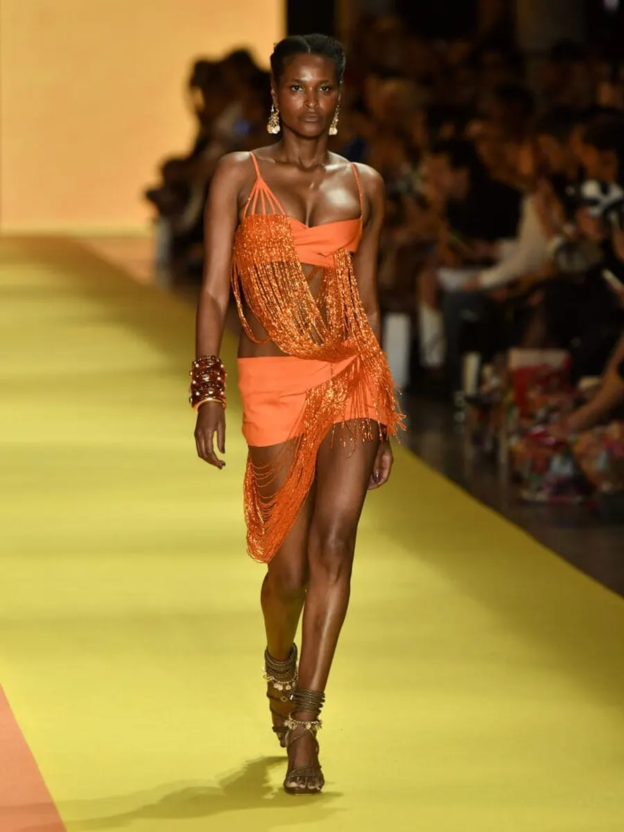 Look 8: top, saia, franjas