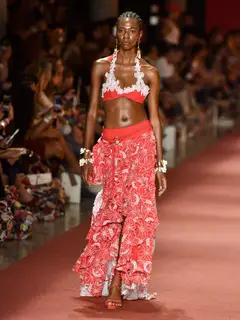 Look 18: top, saia longa