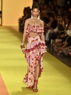 Look 20: top, saia longa