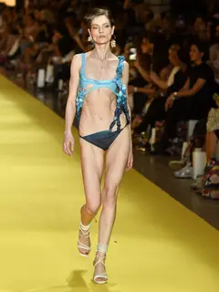 Look 32: maiô vazado
