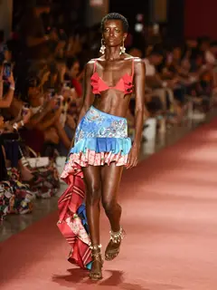 Look 39: top, saia babados