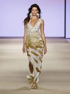 Look 1: vestido