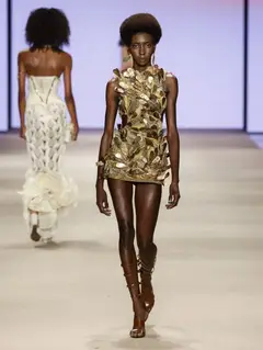 Look 6: minivestido