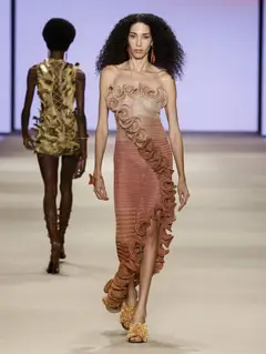 Look 7: vestido