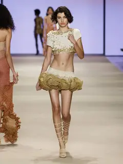 Look 8: top, minissaia