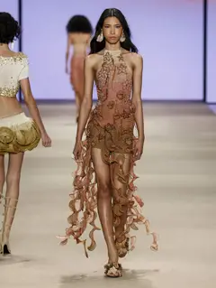 Look 9: minivestido