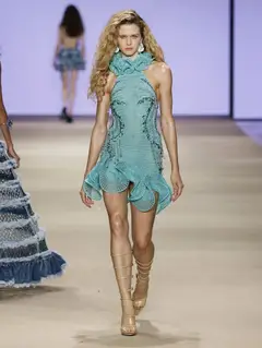 Look 15: minivestido