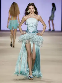 Look 16: corset, saia