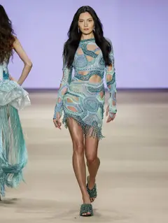 Look 17: minivestido
