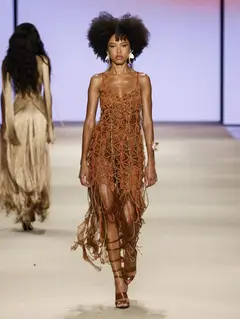 Look 27: vestido slip
