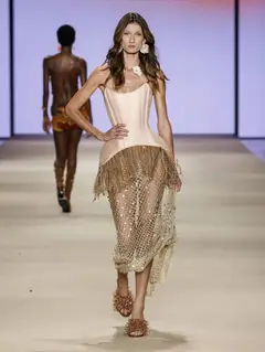 Look 30: corset, saia