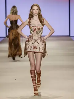 Look 33: mini vestido