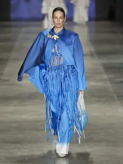 Look 4: jaqueta, capa, top, calça