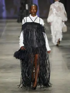 Look 7: camisa, vestido, shorts
