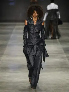 Look 9: colete, blusa, calça
