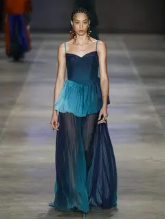 Look 24: corset, saia