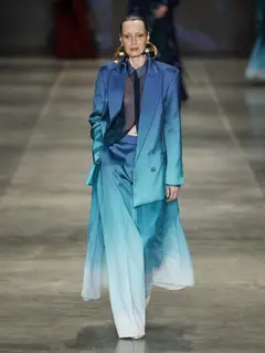 Look 30: blazer, camisa, calça