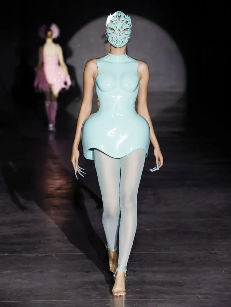 Look 20: corset, peplum, legging