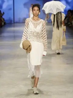 Look 9: suéter, top, saia