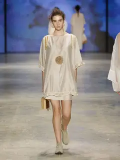 Look 13: vestido tunica, shorts/saia por baixo