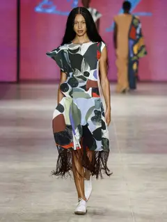 Look 23: vestido, franja