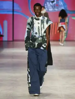 Look 24: camisa, calca pantalona