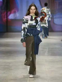 Look 26: blusa, calca flare, faixa