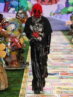 Look 29: camiseta oversized, calca ampla