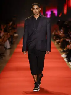 Look 9: blazer, bermuda cargo