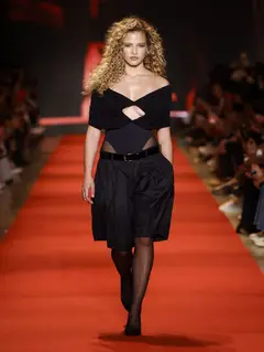 Look 12: body, bermuda, meia-calça