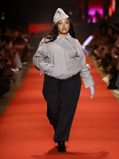 Look 25: jaqueta, calça, gorro, luvas