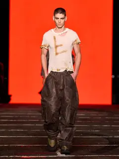 Look 14: camiseta, calça