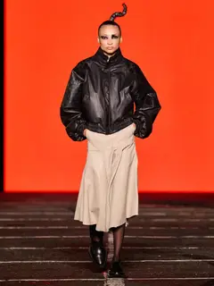 Look 29: jaqueta, saia