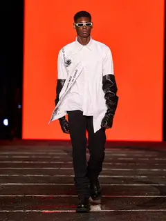 Look 49: camisa, calça