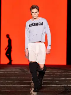 Look 52: suéter, shorts, polainas